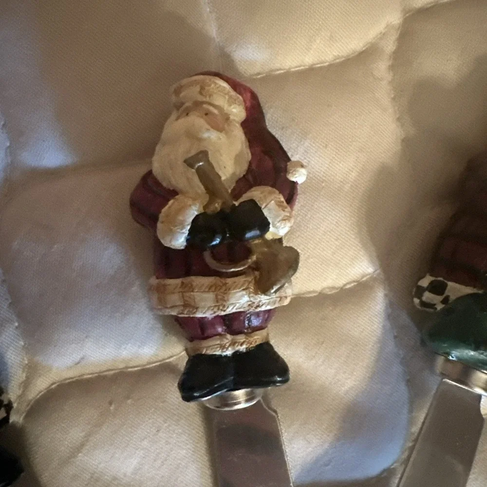 BOSTON WAREHOUSE - CHRISTMAS SANTA CLAUS Set If 4 CHEESE STAINLESS STEEL KNIFE